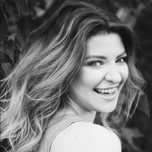 Meet your Posher, Julia